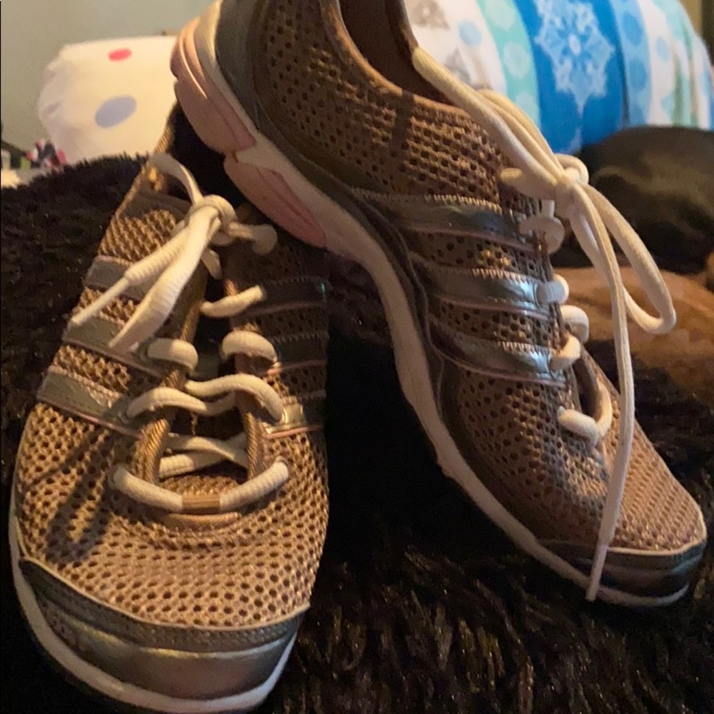 Women’s shoes